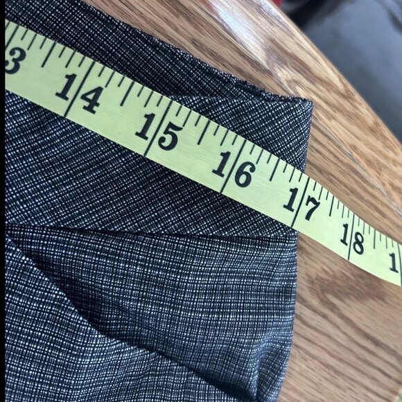 Lee Relaxed Fit, Straight Leg, Mid Rise Pant, Wrinkle Resistant Size 14 Medium - Picture 7 of 9